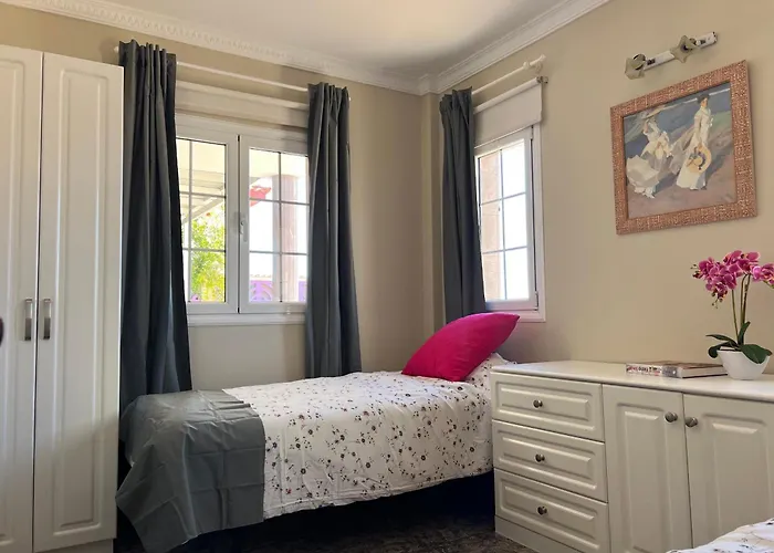 Esmeralda Junto Al Mar *