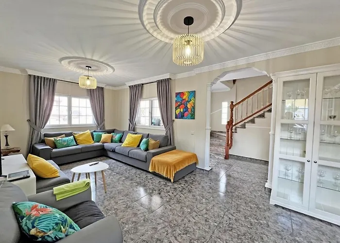 Esmeralda Junto Al Mar *