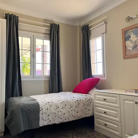 Esmeralda Junto Al Mar *