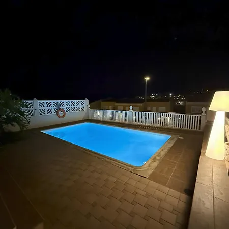 Esmeralda Junto Al Mar